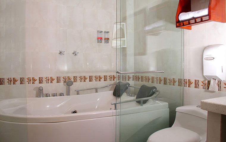 Baño Jacuzzi Suite Presidencial