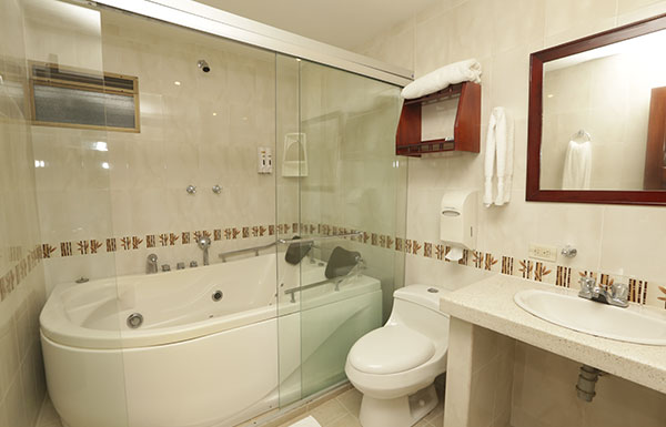 Baño Jacuzzi Suite Presidencial